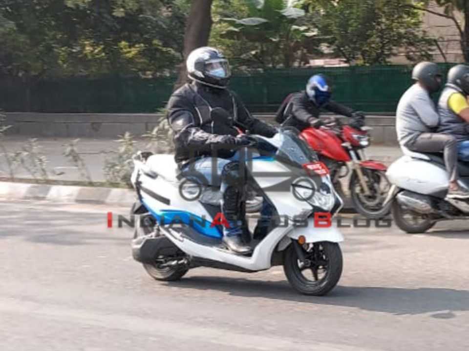 Suzuki Burgman eltrico flagrado na ndia